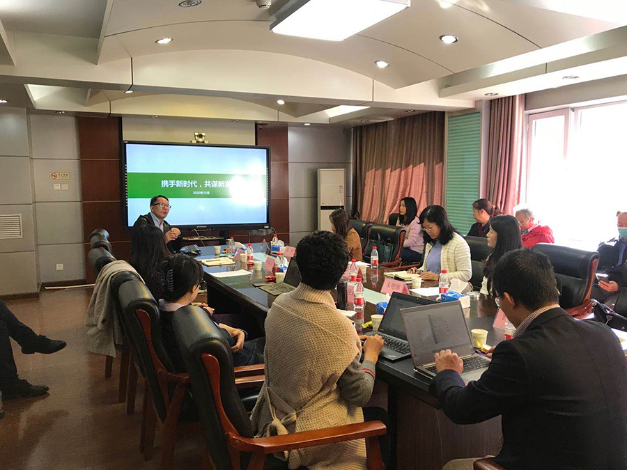 &nbsp;图4：陈亚军主任在北京大学公卫学院介绍Bodog会员尊享平台公卫学院及儿少卫生和妇幼保健学科发展情况