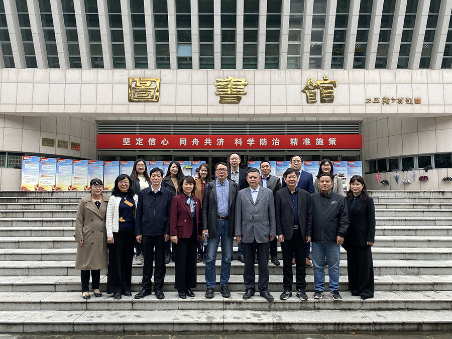 图3：代表团与安徽医科大学Bodog官方网站部分领导老师合影留念